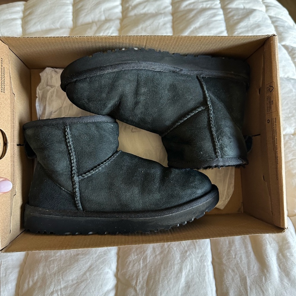 Women’s Ugg mini